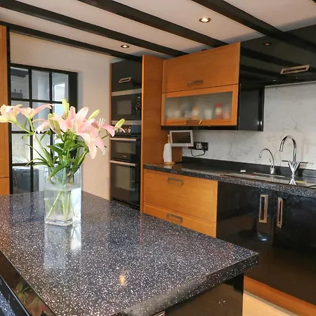Holiday home The Hideaway York